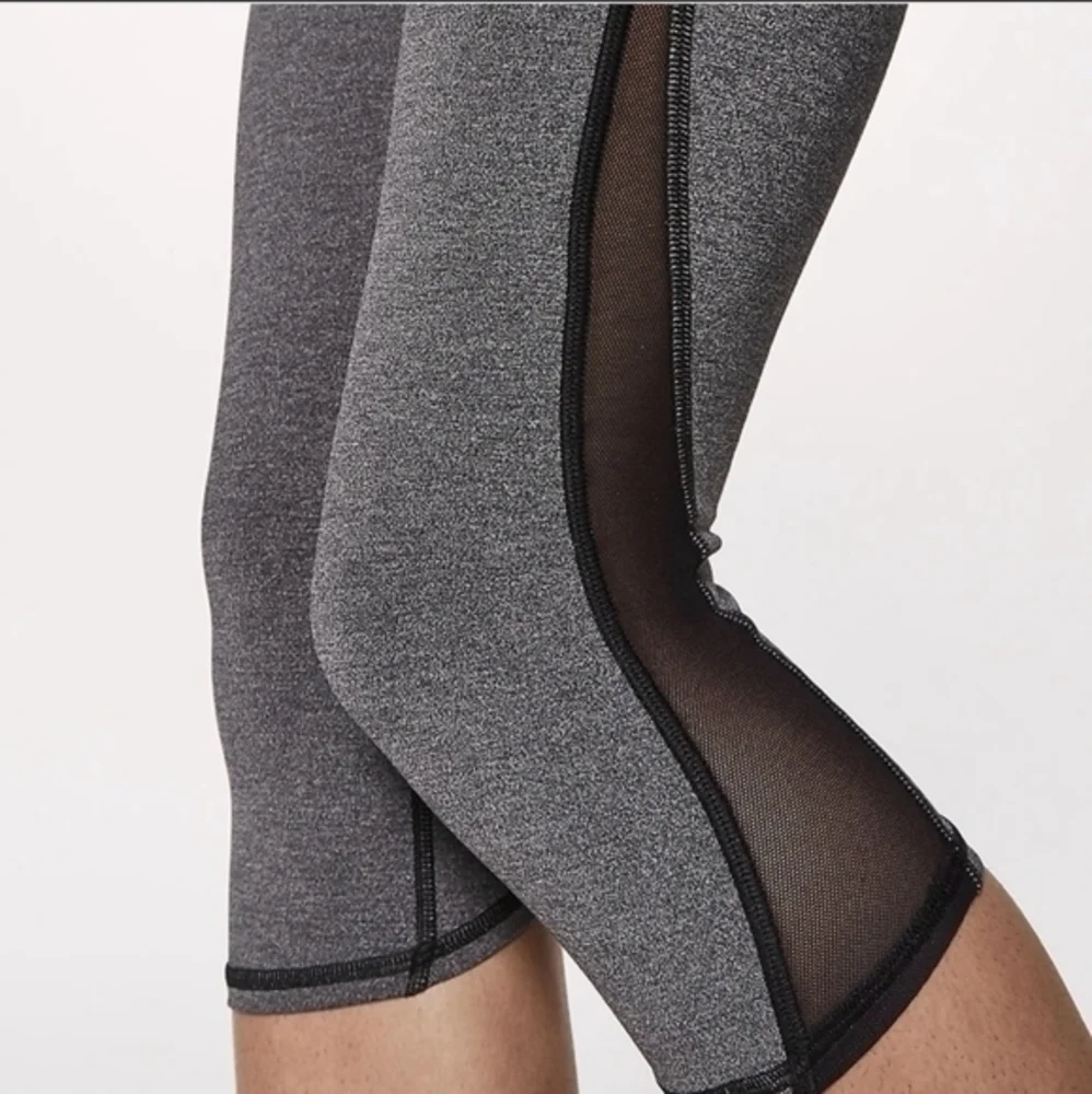Lululemon train times crop legging‎ size 8 gray and black